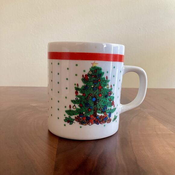 Classic Christmas Mug - Picture 1 of 5